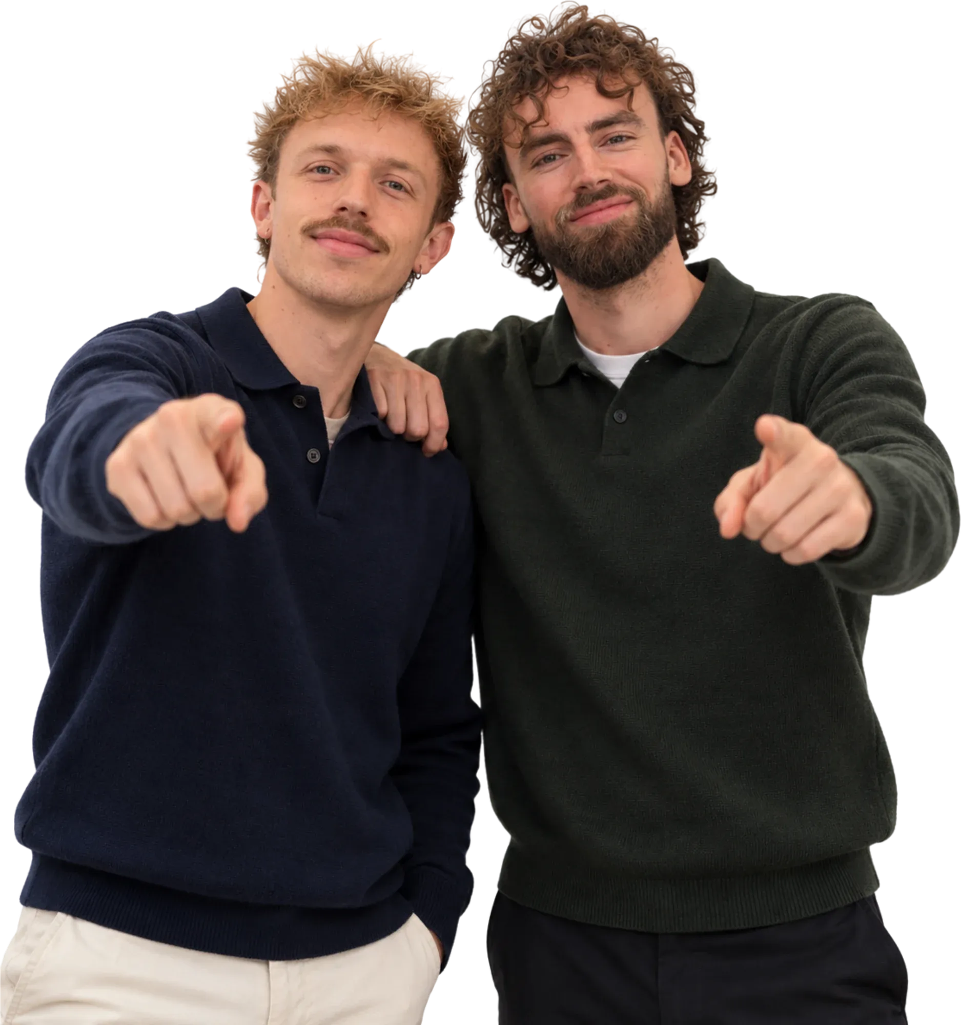 Timo Blaauw en Floris van den Assum, de twee oprichters van Traffic To Talks, wijzen naar de camera